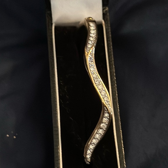 121 Costume jewelry a bangle with cubic zirconium stones❤️ - Picture 1 of 1